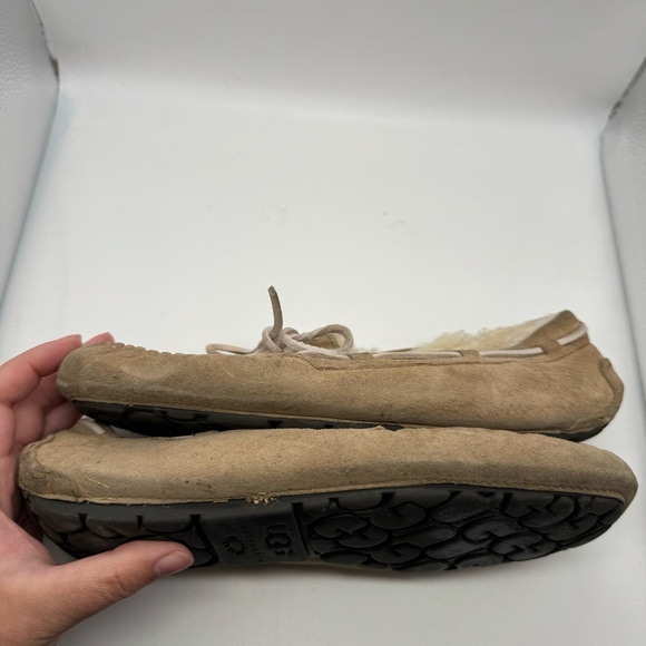Ugg Dakota Suede Tan Moccasin Loafers - Picture 7 of 9